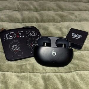 Beats Black Wireless Earbuds with Charging Case